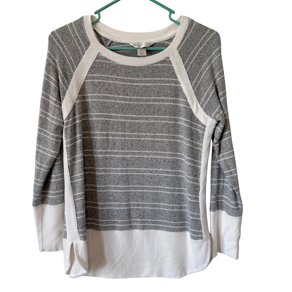 3/$20 Christopher & Banks Gray and White Long Sleeve Knit Top